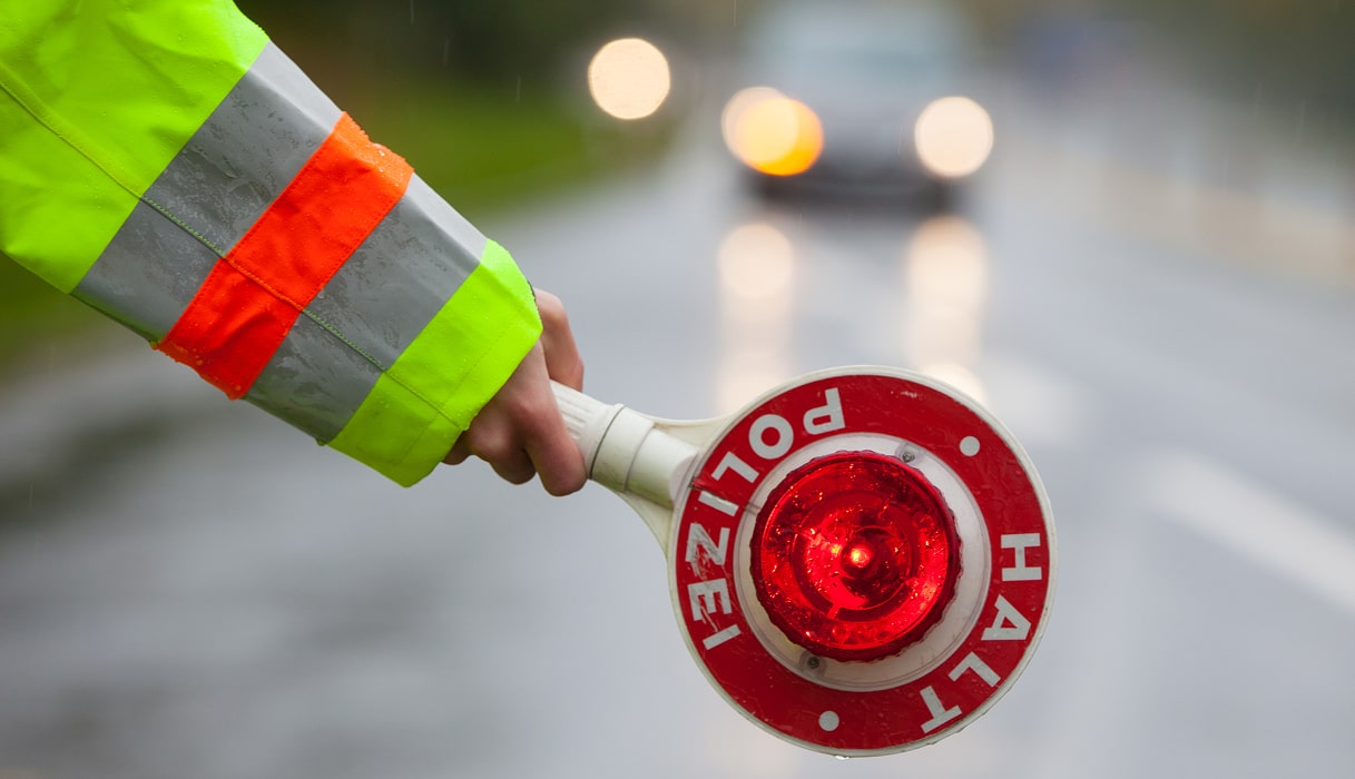Hilfe bei Kontrolle von Lkw durch Polizei, Zoll und BAG Hilfe bei Kontrolle von Lkw durch Polizei, Zoll und BAG