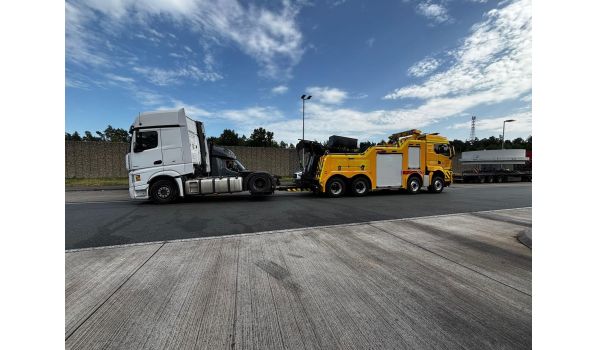 Эвакуация грузовика в Хиртсхальс рядом с автомагистралью E45. Быстрая помощь для грузовиков на северном побережье Дании. Эвакуация грузовика в Хиртсхальс рядом с автомагистралью E45. Быстрая помощь для грузовиков на северном побережье Дании.