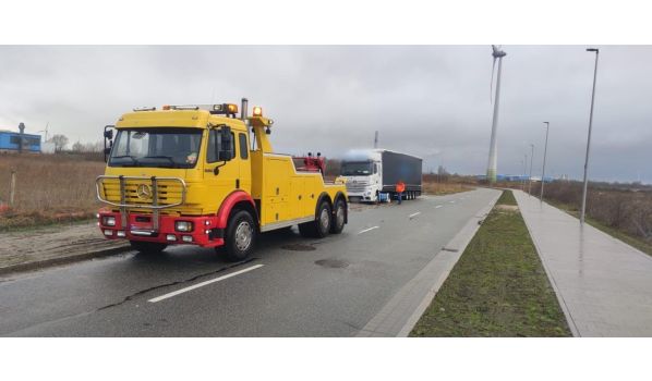 LKW-Abschlepp in Wien-Donaustadt 1220 in der Nähe der Autobahnen A1, A2, A4, A23, A22 und A21. Schnelle Hilfe bei Pannen auf einer wichtigen Strecke. LKW-Abschlepp in Wien-Donaustadt 1220 in der Nähe der Autobahnen A1, A2, A4, A23, A22 und A21. Schnelle Hilfe bei Pannen auf einer wichtigen Strecke.
