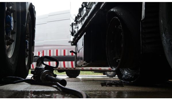 54-130 Сехнице, замена шин полуприцепа на парковке с размером 445/65 R22.5 54-130 Сехнице, замена шин полуприцепа на парковке с размером 445/65 R22.5