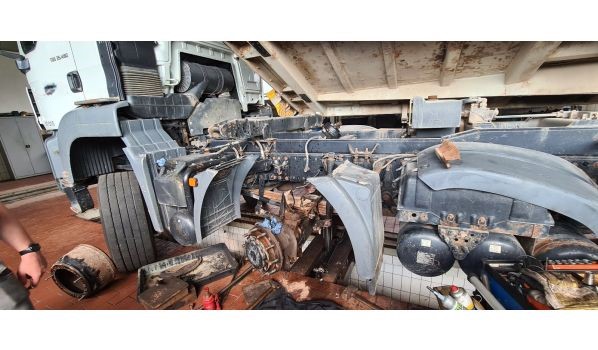 52396 Heimbach, intervenție pentru schimb anvelopă camion în parcare 52396 Heimbach, intervenție pentru schimb anvelopă camion în parcare