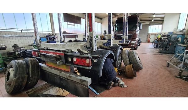 95326 Kulmbach, Wymiana opony przyczepy w rozmiarze 245/70R 17,5 przy drodze 95326 Kulmbach, Wymiana opony przyczepy w rozmiarze 245/70R 17,5 przy drodze