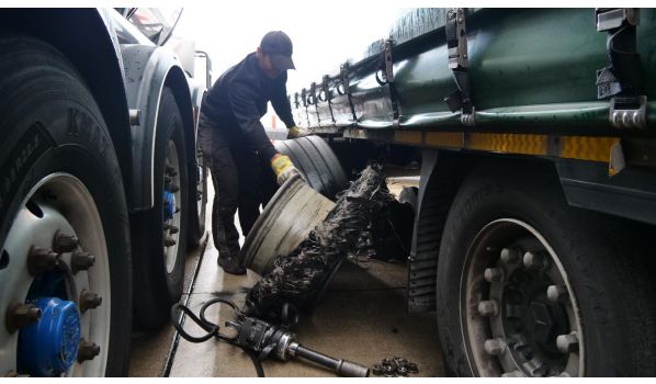 01454 Bautzen, Výměna kola a ráfku na přívěsu 01454 Bautzen, Výměna kola a ráfku na přívěsu