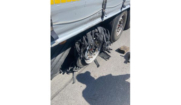 99610 Sommerda, výměna pneumatiky přívěsu na silnici 99610 Sommerda, výměna pneumatiky přívěsu na silnici