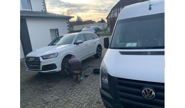 87789 Woringen, mobiler Reifendienst mit Reifenschaden vor dem Wohnhaus 87789 Woringen, mobiler Reifendienst mit Reifenschaden vor dem Wohnhaus