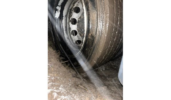 84051 Essenbach, výměna pneumatiky přívěsu vedle silnice 84051 Essenbach, výměna pneumatiky přívěsu vedle silnice