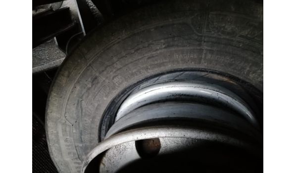 30926 Seelze, Reifenwechsel mit der Größe 245/40 R18 auf dem Parkplatz 30926 Seelze, Reifenwechsel mit der Größe 245/40 R18 auf dem Parkplatz