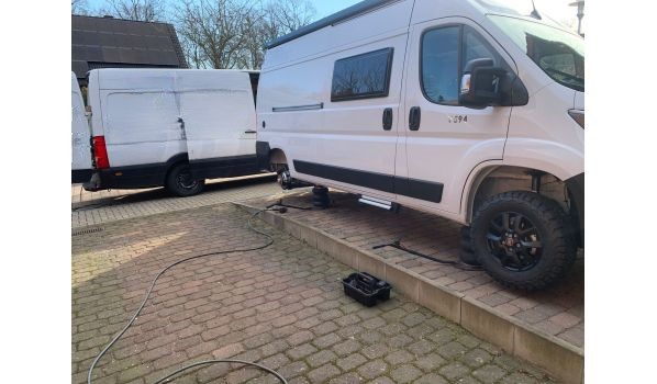 21391 Repenstedt, Reifenwechsel für einen VW T6 mit Alko Pritschenaufbau 21391 Repenstedt, Reifenwechsel für einen VW T6 mit Alko Pritschenaufbau