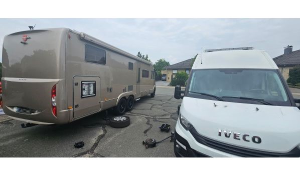 58239 Schwerte, výměna pneumatiky dodávky Opel Movano na krajnici 58239 Schwerte, výměna pneumatiky dodávky Opel Movano na krajnici