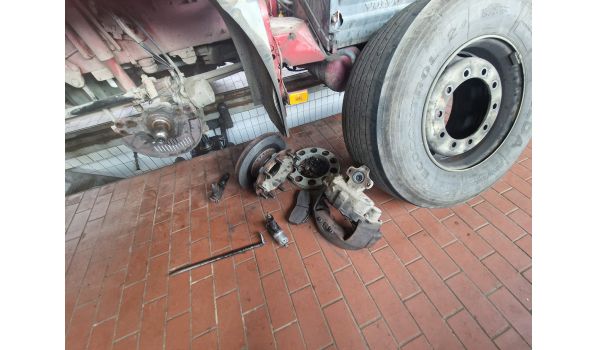 58256 Ennepetal, výměna pneumatiky nákladního vozu s rozměrem 245/70 R17.5 na parkovišti 58256 Ennepetal, výměna pneumatiky nákladního vozu s rozměrem 245/70 R17.5 na parkovišti