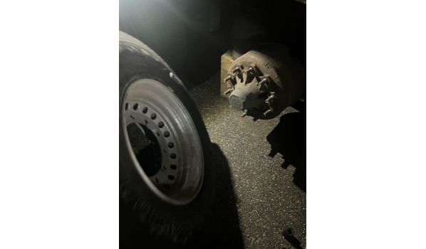 58739 Wickede, Výměna ráfku a pneumatiky přívěsu v noci 58739 Wickede, Výměna ráfku a pneumatiky přívěsu v noci