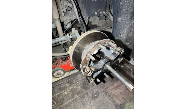 88348 Bad Saulgau, Výměna kola nákladního vozu s drobnými opravami 88348 Bad Saulgau, Výměna kola nákladního vozu s drobnými opravami