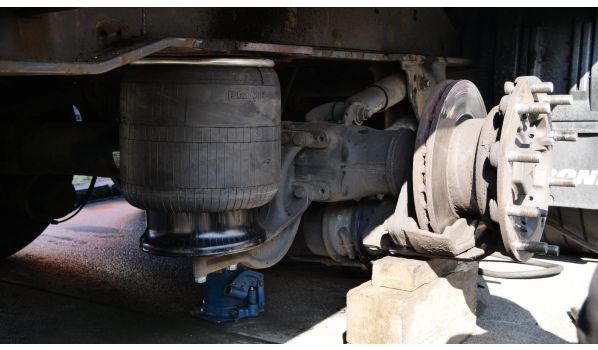 35683 Dillenburg, Auflieger Radtausch und Luftbalg Wechsel 35683 Dillenburg, Auflieger Radtausch und Luftbalg Wechsel