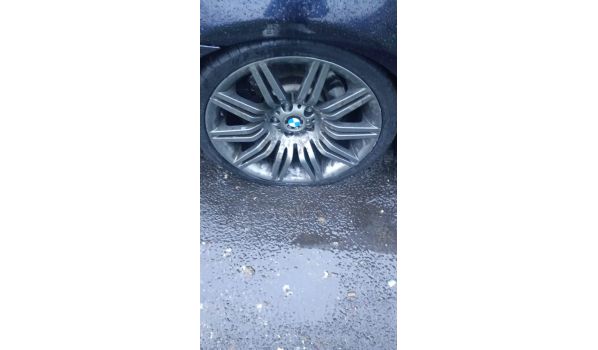 40822 Mettmann, mobilní služba pneumatik s prázdnou pneumatikou na parkovišti 40822 Mettmann, mobilní služba pneumatik s prázdnou pneumatikou na parkovišti